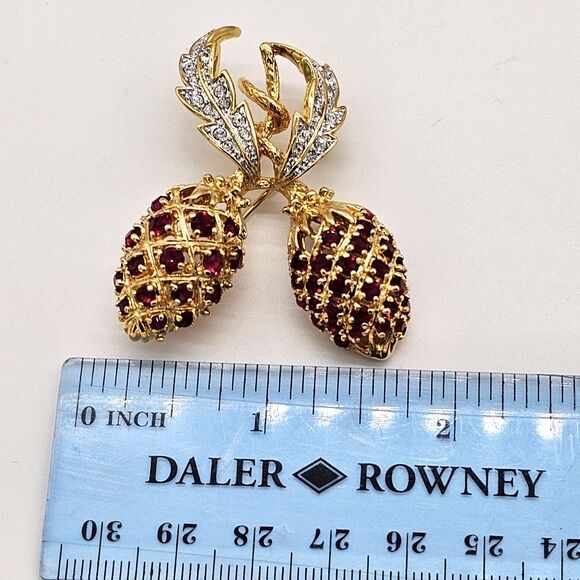 Camrose & Kross JBK Brooch Vtg  Berry Pinecone Jacqueline Kennedy Estate Pin - Picture 11 of 12